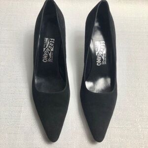 Salvatore Ferragamo Black Suede Pumps – Size 8 AA (Narrow)